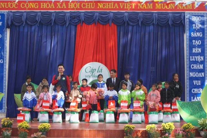 Cặp Lá Yêu Thương Yakult