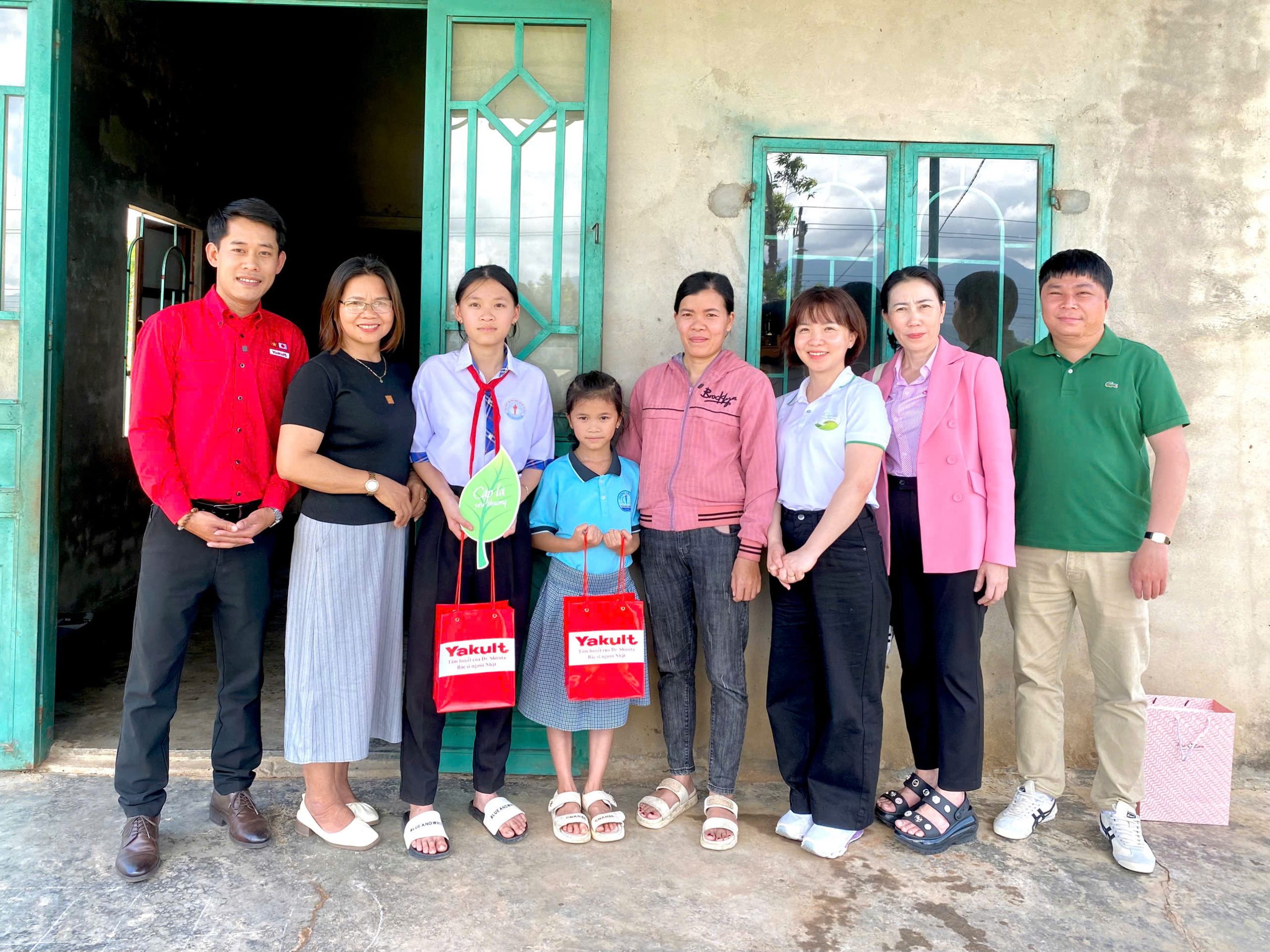 Yakult - Trần Bảo Châu - Cặp lá yêu thương