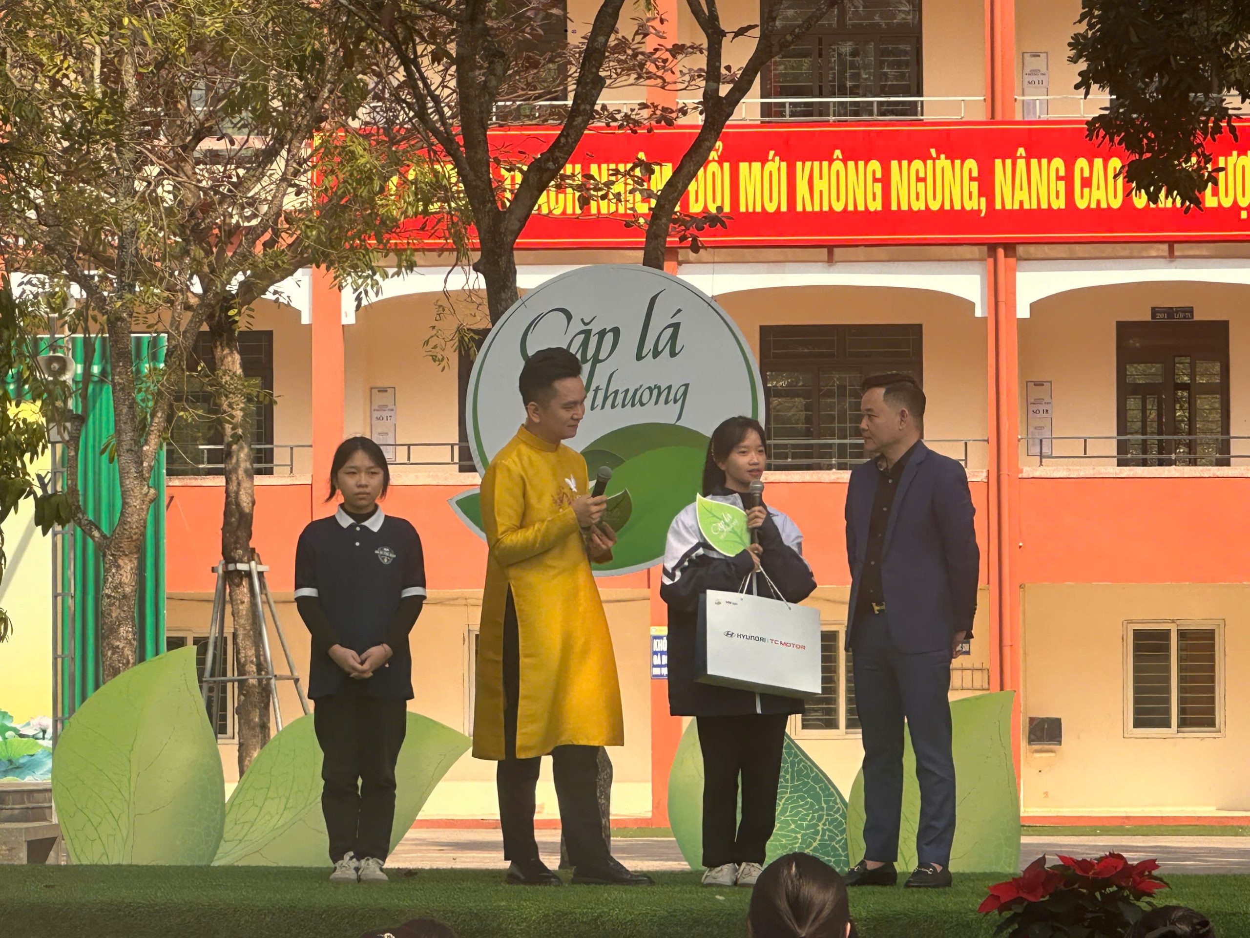 Cặp lá yêu thương-Vũ Phạm Thu Trang-Hyundai