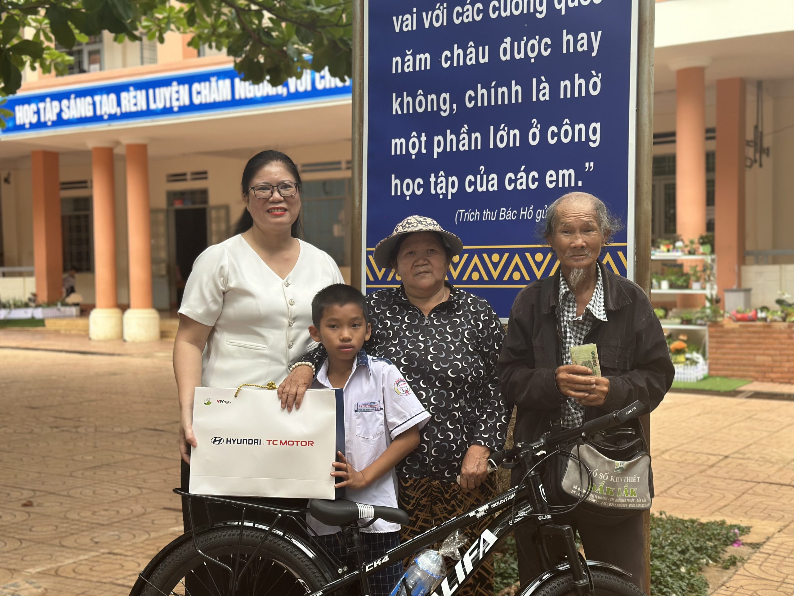 Cặp lá yêu thương-Nguyễn Ngọc Quý-Hyundai