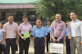 Hyundai Thành Công ghé thăm sạp chuối nhỏ – nơi nuôi lớn ước mơ của em nhỏ Cà Mau