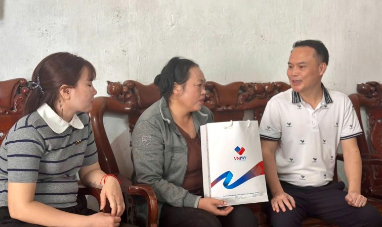 Món quà bất ngờ VNPAY dành tặng hai mẹ con lá chưa lành tại Bắc Ninh