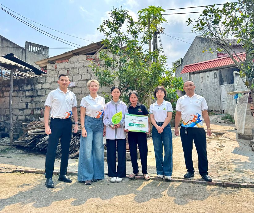 Khoản học bổng cùng kinh phí sửa chữa cho căn nhà của bà cháu em Phương Ly