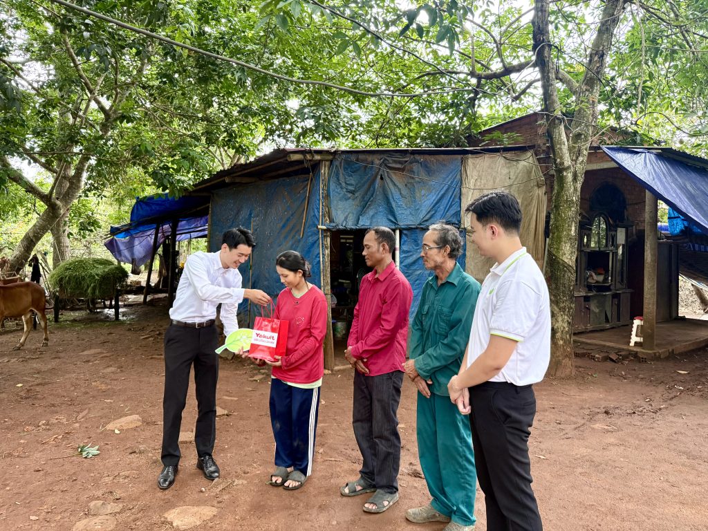 alt="dai-la-lanh-yakult-dong-hanh-cung-em-thach-son-tuyen-tphcm"