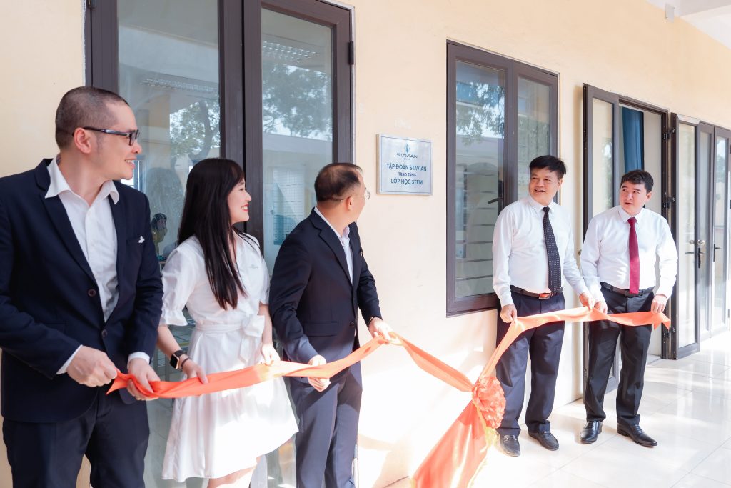 (alt="Lớp học STEM tại THCS Trung Chính chính thức được đưa vào sử dụng")